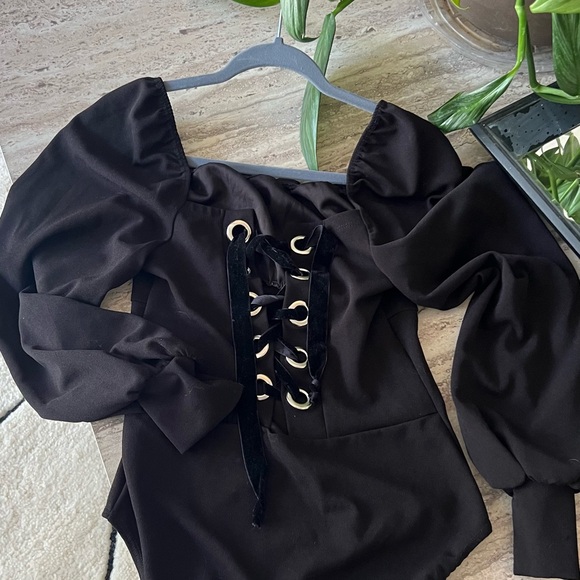 Black Lace-Up Bodysuit Ivin Ivin - Picture 6 of 9